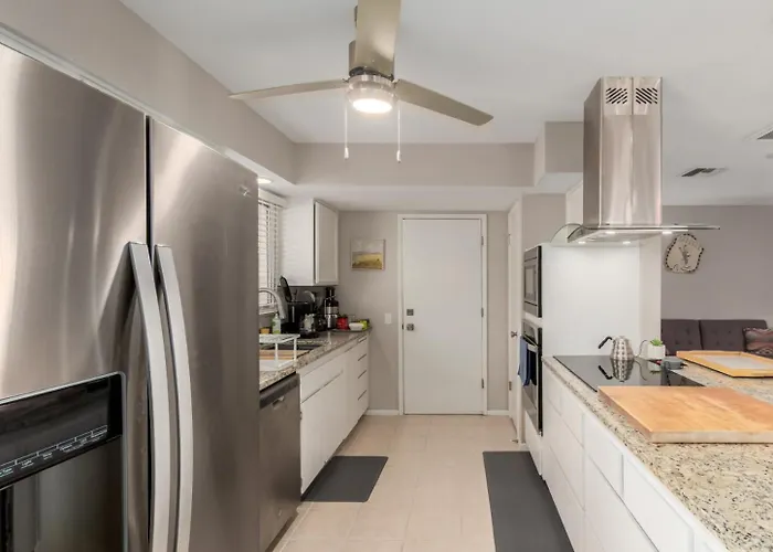 Super Sanctuary I 2 Bedroom Ensuite, Patio, Sunrises Holiday home *